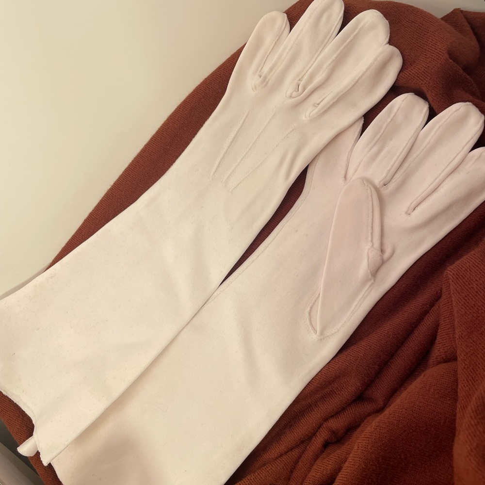 Vintage white ladies cotton gloves size 6.5 12” long Italy Bambergers